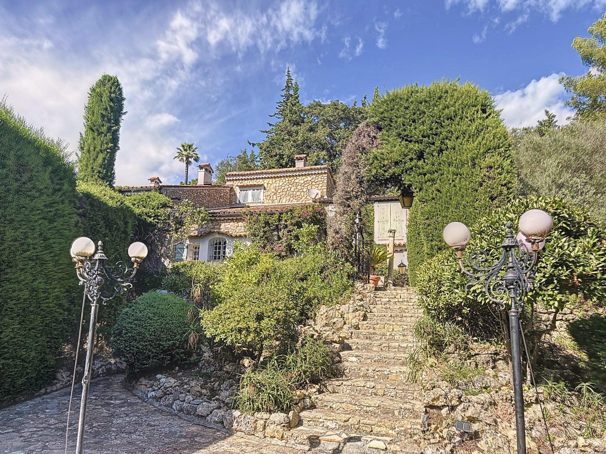 Location annuelle Maison/Villa MOUGINS 06250 Alpes Maritimes FRANCE