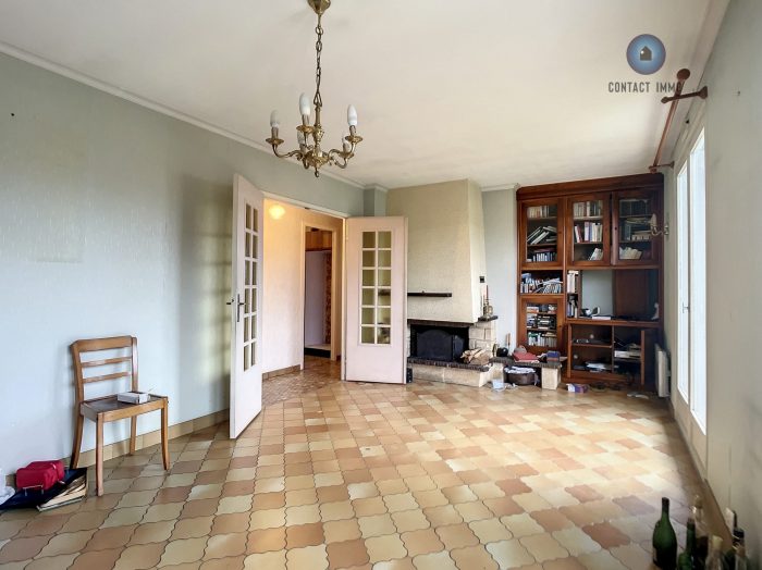 Maison ancienne à vendre, 7 pièces - Saint-Pantaléon-de-Larche 19600