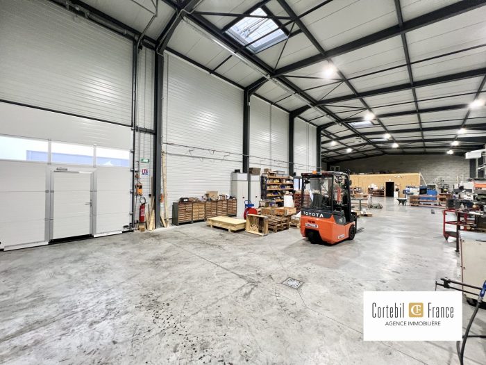 Local professionnel à vendre, 630 m² - Rumilly 74150