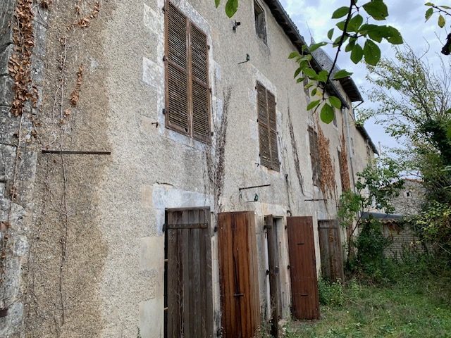 Maison ancienne à vendre, 5 pièces - Courcôme 16240