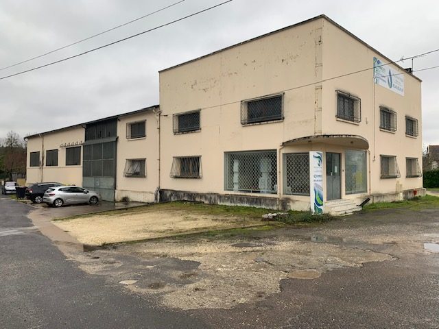 Local professionnel à vendre, 1300 m² - L'Isle-d'Espagnac 16340