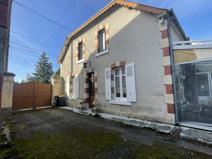 Maison ancienne à vendre, 6 pièces - Nérondes 18350