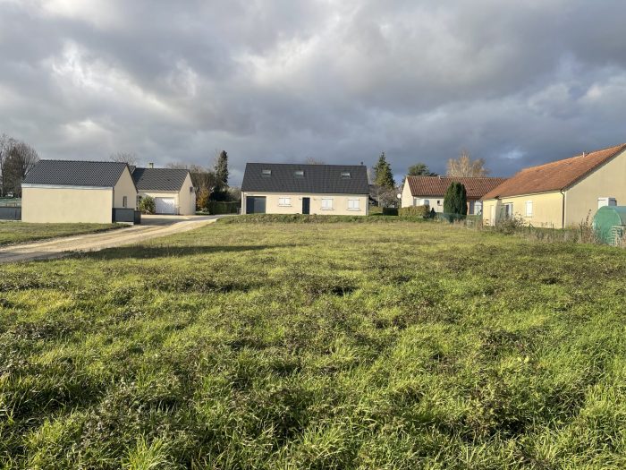 Terrain constructible à vendre, 09 a 87 ca - Les Aix-d'Angillon 18220