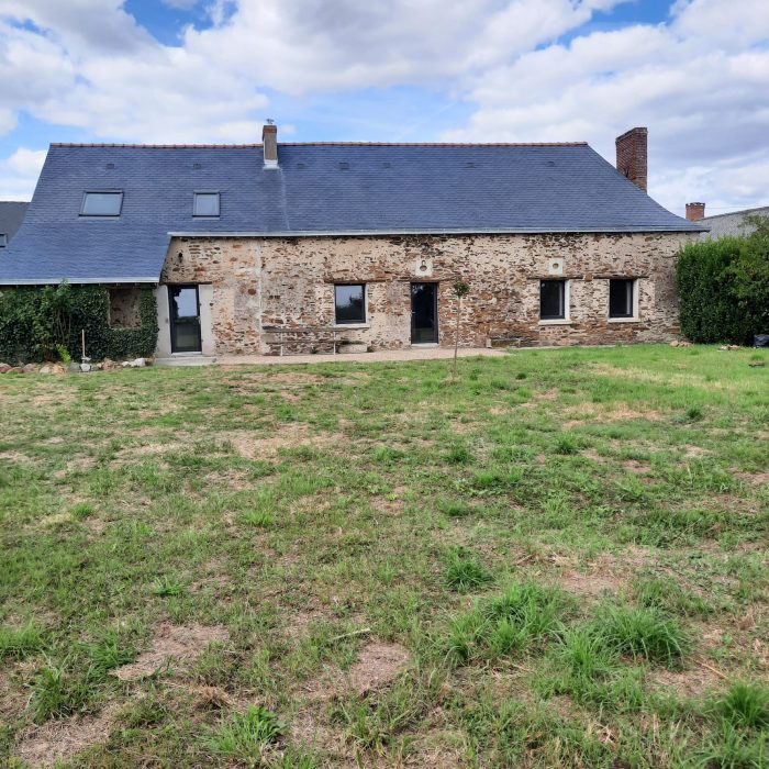 Maison ancienne à louer, 5 pièces - Champtocé-sur-Loire 49123