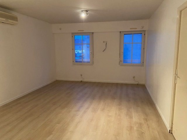 Local professionnel à louer, 32 m² - La Flèche 72200