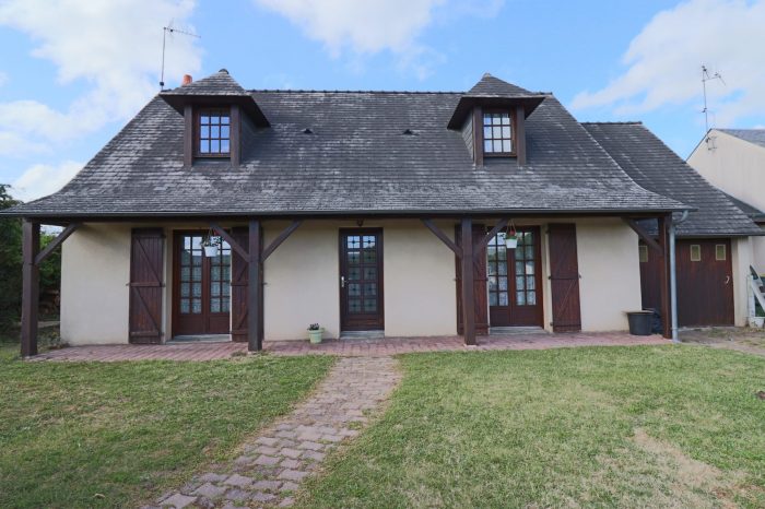 Maison traditionnelle à vendre, 5 pièces - Beaufort-en-Anjou 49250