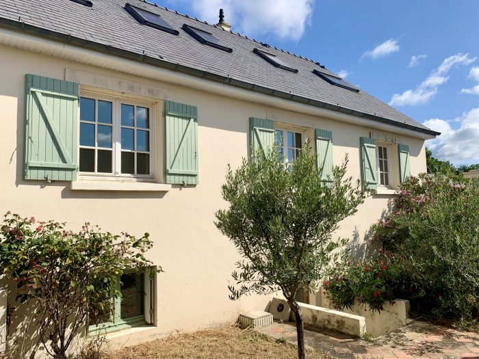 Maison traditionnelle à vendre, 11 pièces - Sainte-Gemmes-sur-Loire 49130