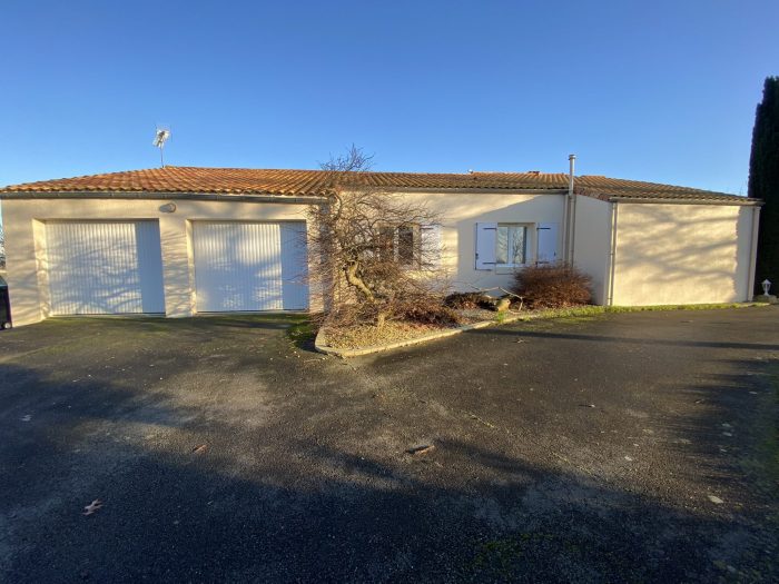 Maison plain-pied à vendre, 7 pièces - Pouzauges 85700