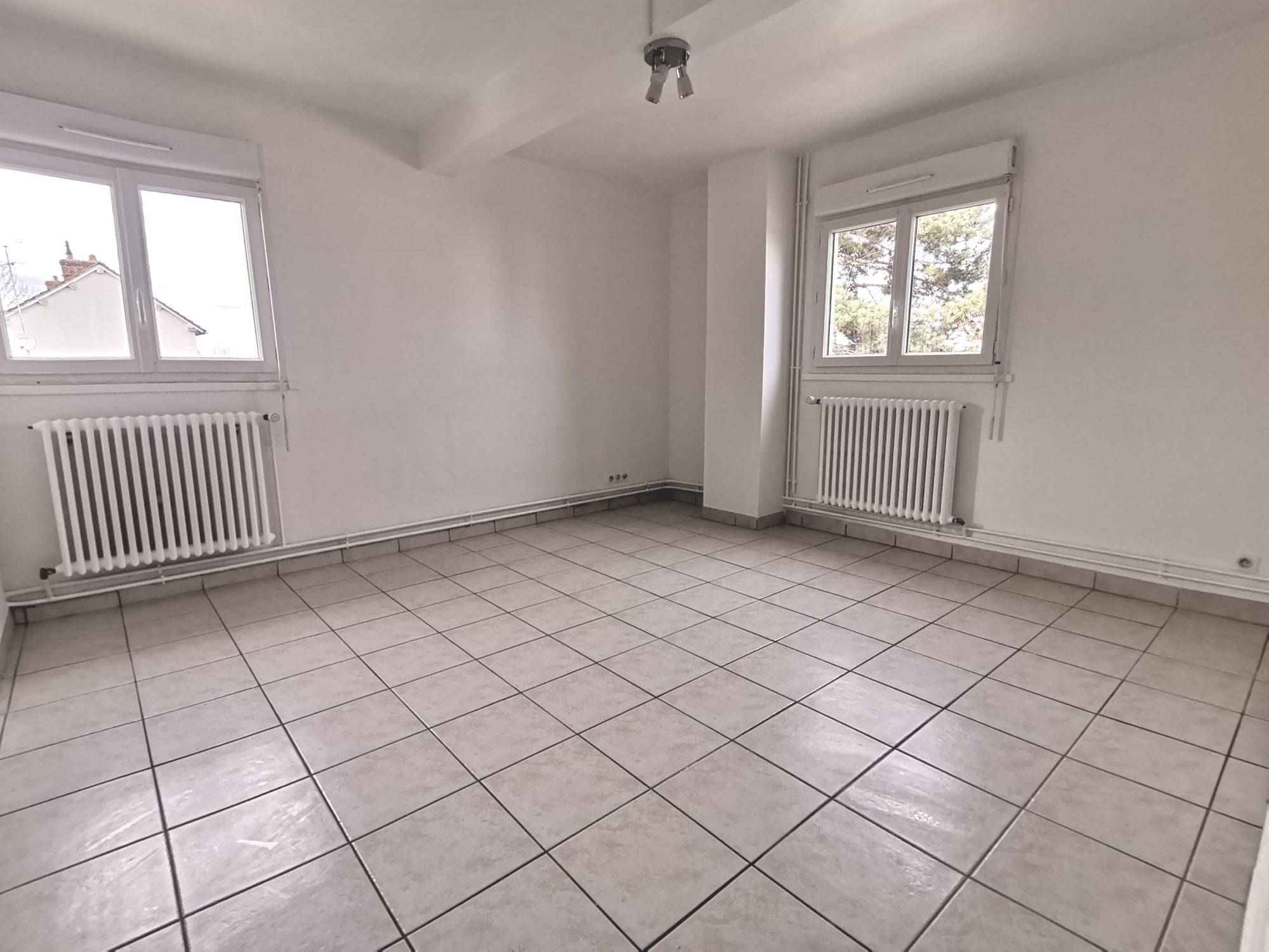 Location annuelle Appartement LA CHAPELLE-LONGUEVILLE 27950 Eure FRANCE