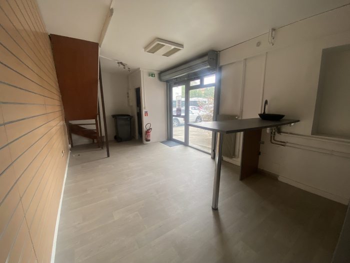 Location annuelle Commerce BOURGOIN-JALLIEU 38300 Isre FRANCE