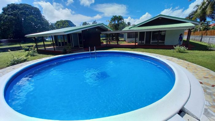 Maison avec piscine en bord de mer - Toahotu