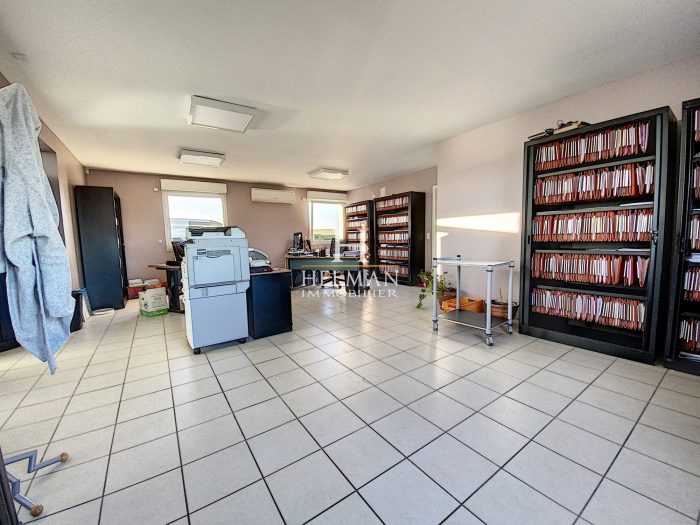 Bureau à louer, 80 m² - Saint-Martin-au-Laërt 62500