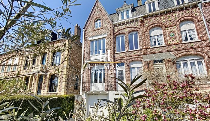 Bourgeois house for sale, 8 rooms - Saint-Martin-lez-Tatinghem 62500