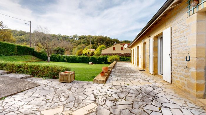 À vendre - Maison traditionnelle, 5 pièces située à Cénac-et-Saint-Julien (24250)