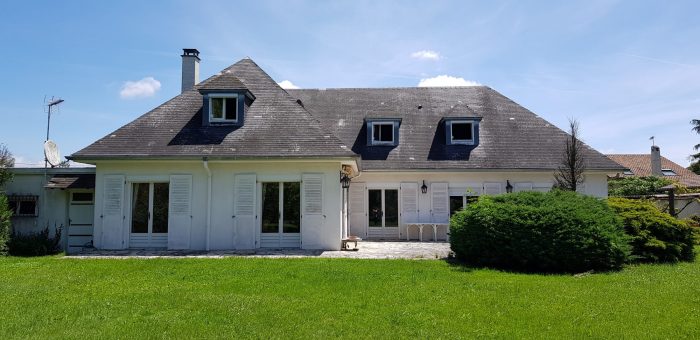 Maison traditionnelle à vendre, 7 pièces - Pouilly-les-Nonains 42155