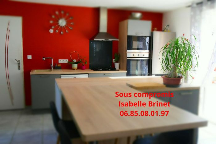 Maison traditionnelle à vendre, 5 pièces - Saint-Étienne-des-Oullières 69460