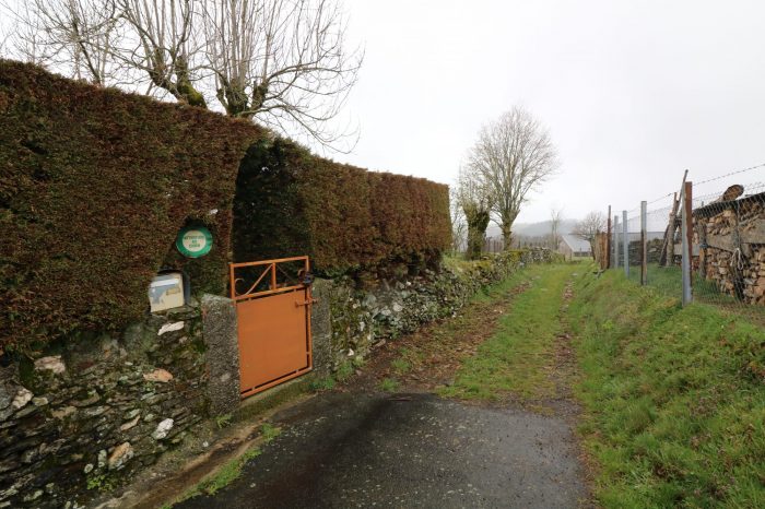 Photo Ferme campagne avec maison T4 sans vis-à-vis vers Saint-Chély-d'Aubrac image 12/35