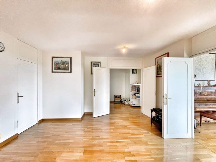 Apartment for sale, 6 rooms - Gex 01170