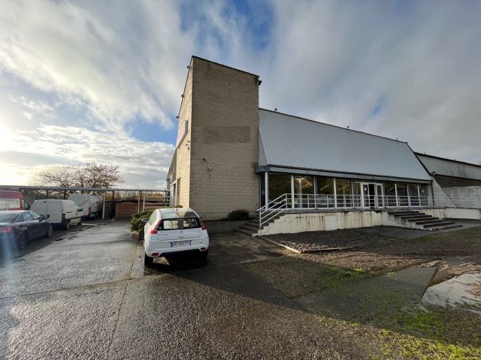 Local professionnel à vendre, 980 m² - Soissons 02200