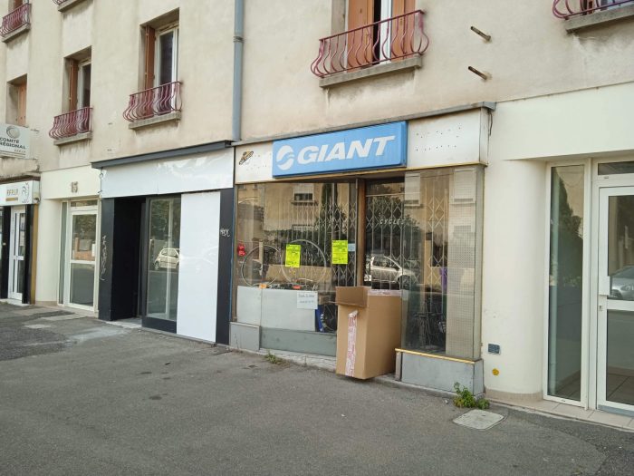 Local commercial à vendre, 46 m² - Avignon 84000