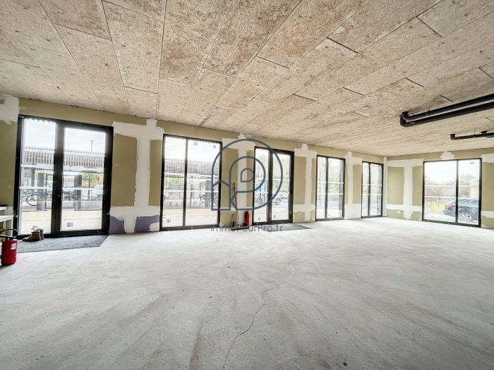 Local commercial à vendre, 211 m² - Loos 59120