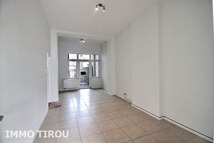 Appartement à louer, 5 pièces - Châtelineau 6200