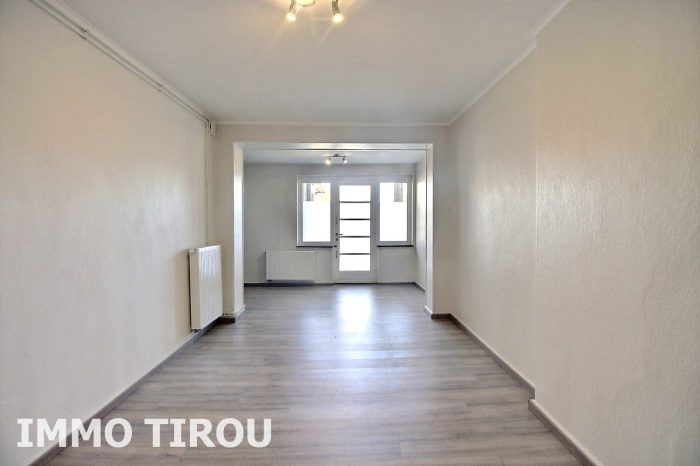 Appartement à louer, 6 pièces - Châtelineau 6200