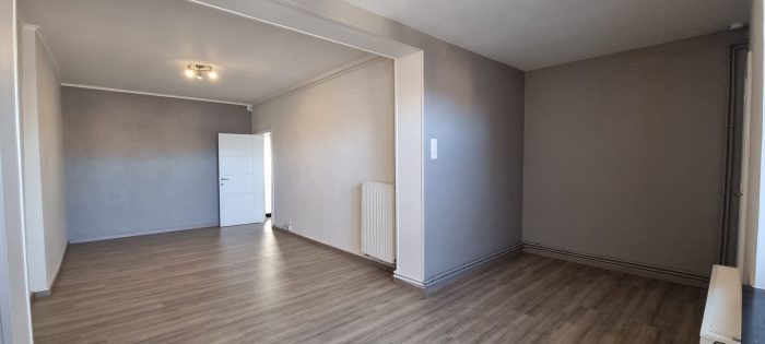 Appartement à louer, 6 pièces - Châtelineau 6200