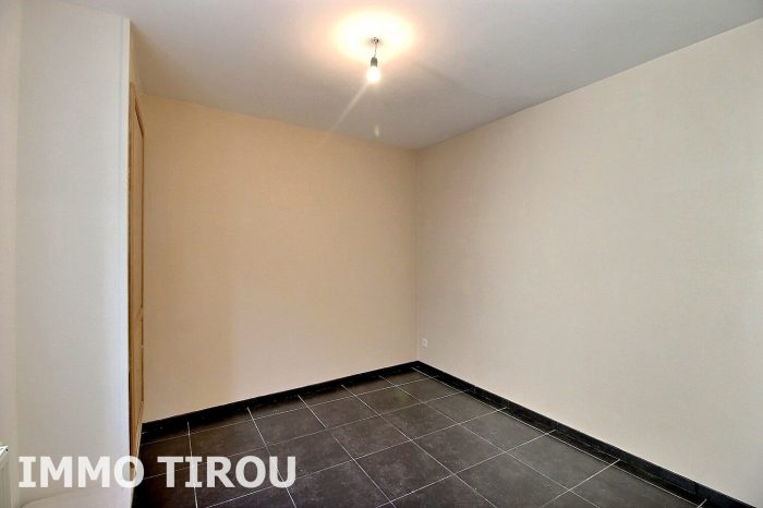 Appartement à louer, 6 pièces - Gosselies 6041