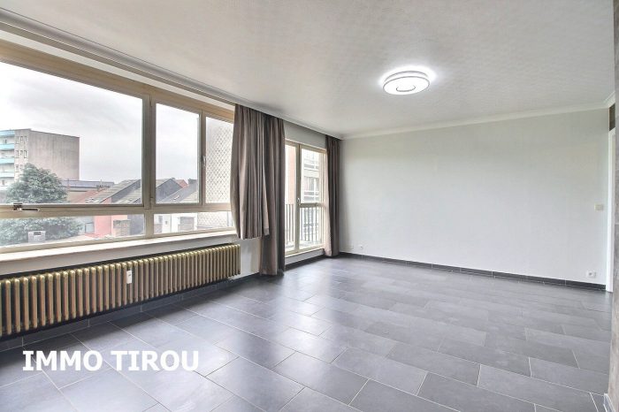Appartement à louer, 8 pièces - Charleroi 6000