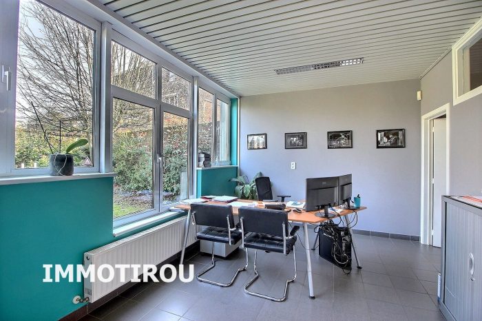 Bureau à louer, 250 m² - Montignies-Sur-Sambre 6061