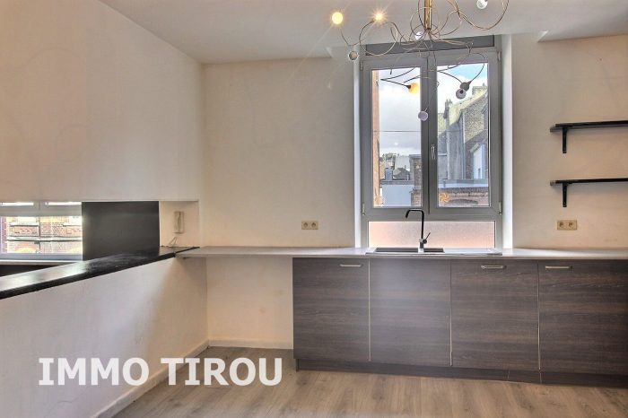 Appartement à vendre, 8 pièces - Charleroi 6000