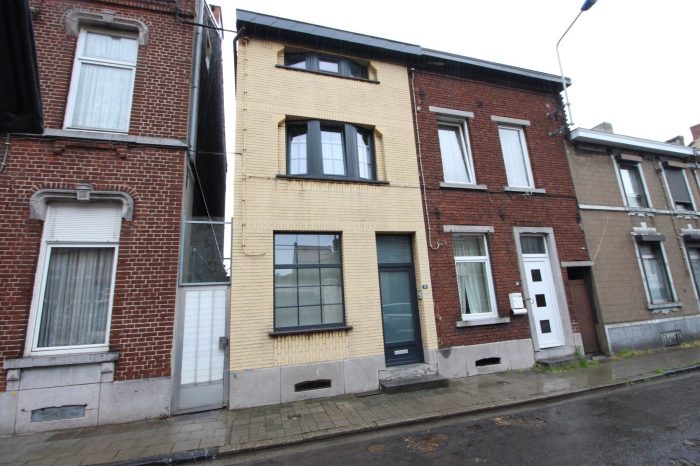 Maison à vendre, 8 pièces - Dampremy 6020