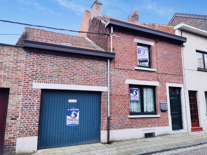 Maison mitoyenne 1 côté à vendre, 8 pièces - Monceau-Sur-Sambre 6031