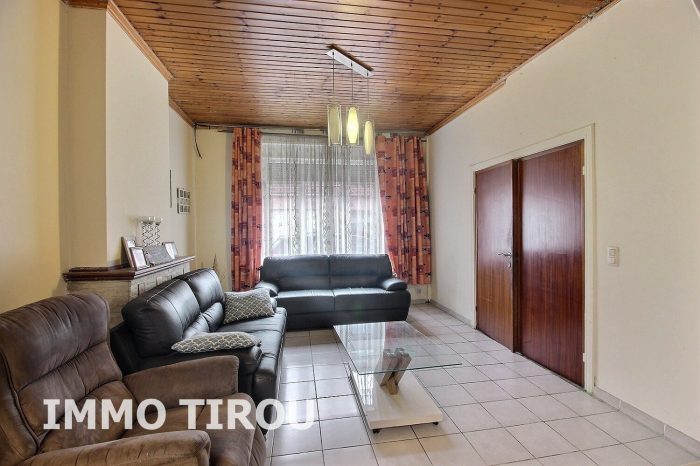 Maison mitoyenne 2 côtés à vendre, 8 pièces - Châtelineau 6200