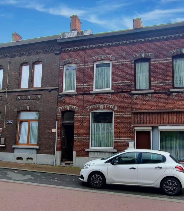 Maison mitoyenne 2 côtés à vendre, 6 pièces - Charleroi 6000