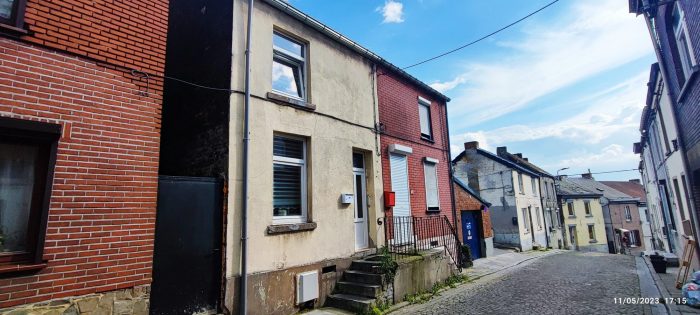 Maison mitoyenne 1 côté à vendre, 8 pièces - Marchienne-Au-Pont 6030