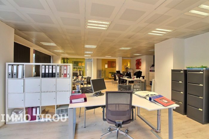 Bureau à vendre, 240 m² - Charleroi 6000