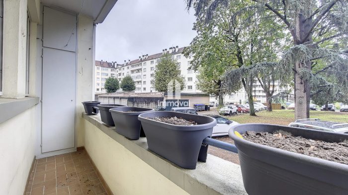 VAUBAN - 3 pces meublé de 72.55m² en rdc surélevé balcon sur cour