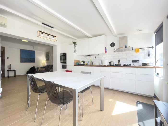 Semi-detached house 2 sides for sale, 4 rooms - Marseille 13009