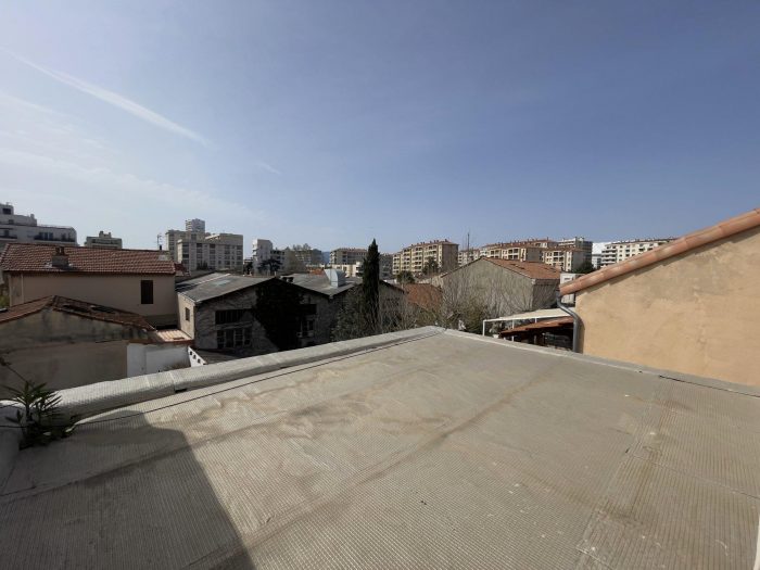 Semi-detached house 2 sides for sale, 4 rooms - Marseille 13009