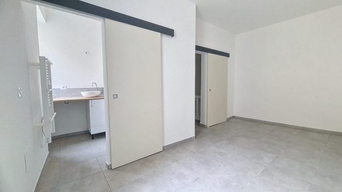 Photo T2 avec cour de 23m² image 5/12