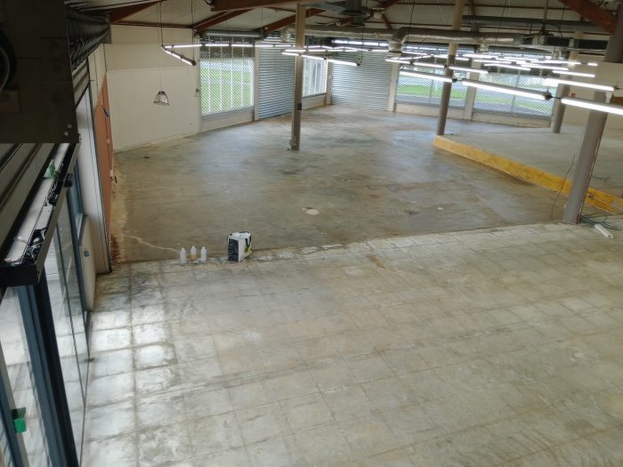 Local commercial à louer, 1200 m² - Serres-Castet 64121