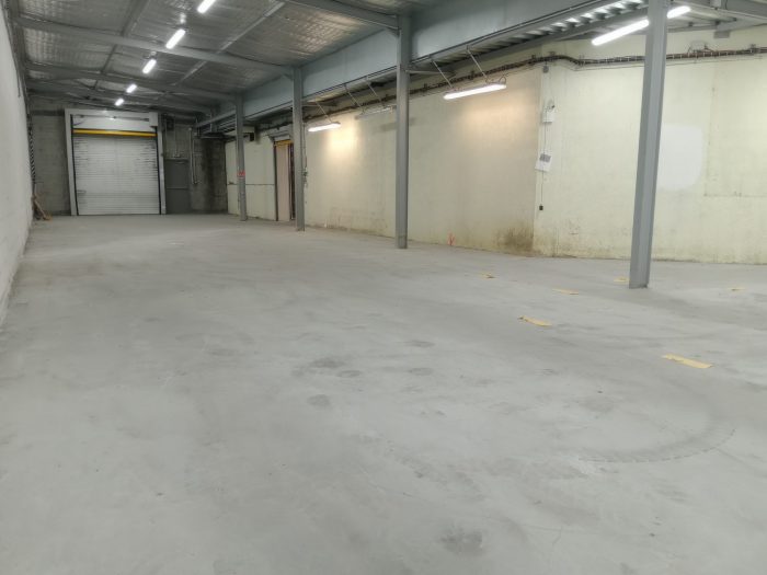 Local commercial à louer, 1200 m² - Serres-Castet 64121