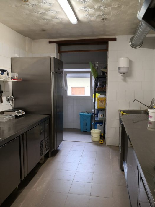 Commerce d'alimentation à vendre, 83 m² 