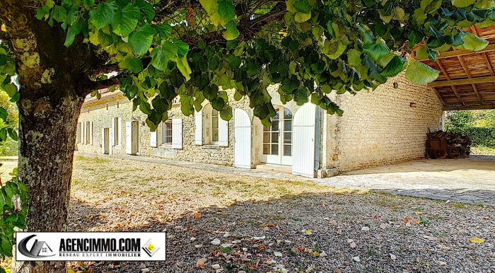 Maison ancienne à vendre, 8 pièces - Saint-Bonnet-sur-Gironde 17150