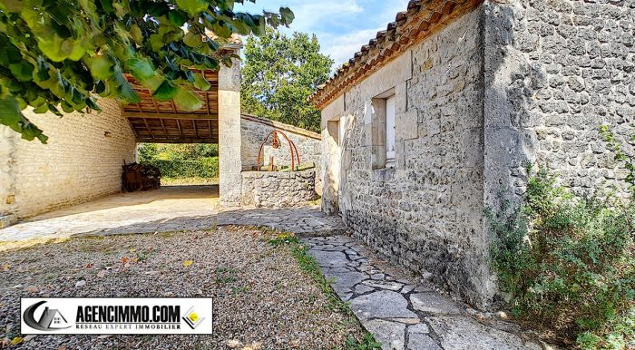 Maison ancienne à vendre, 8 pièces - Saint-Bonnet-sur-Gironde 17150