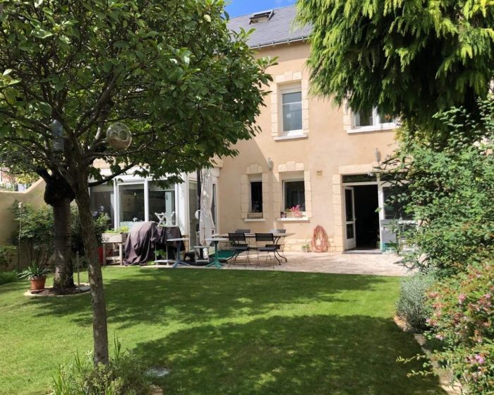 Maison mitoyenne 2 côtés à vendre, 8 pièces - Tours 37000