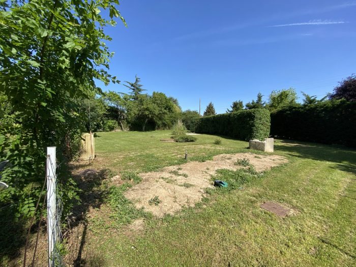 Terrain constructible à vendre, 12 a 14 ca - Neuville-sur-Brenne 37110