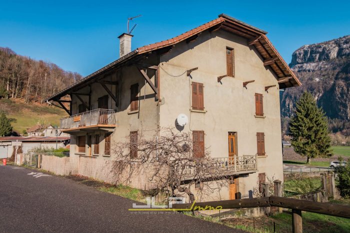 Maison ancienne à vendre, 10 pièces - Magland 74300